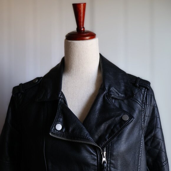 Xhilaration Faux Leather Moto Jacket Black Womens L Quilted Shoulder Detail - Picture 1 of 6
